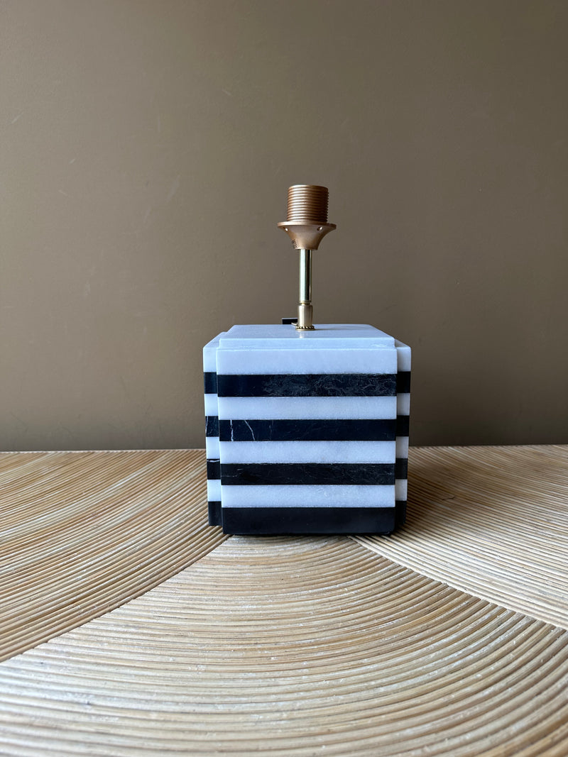 black and white marble striped square_B