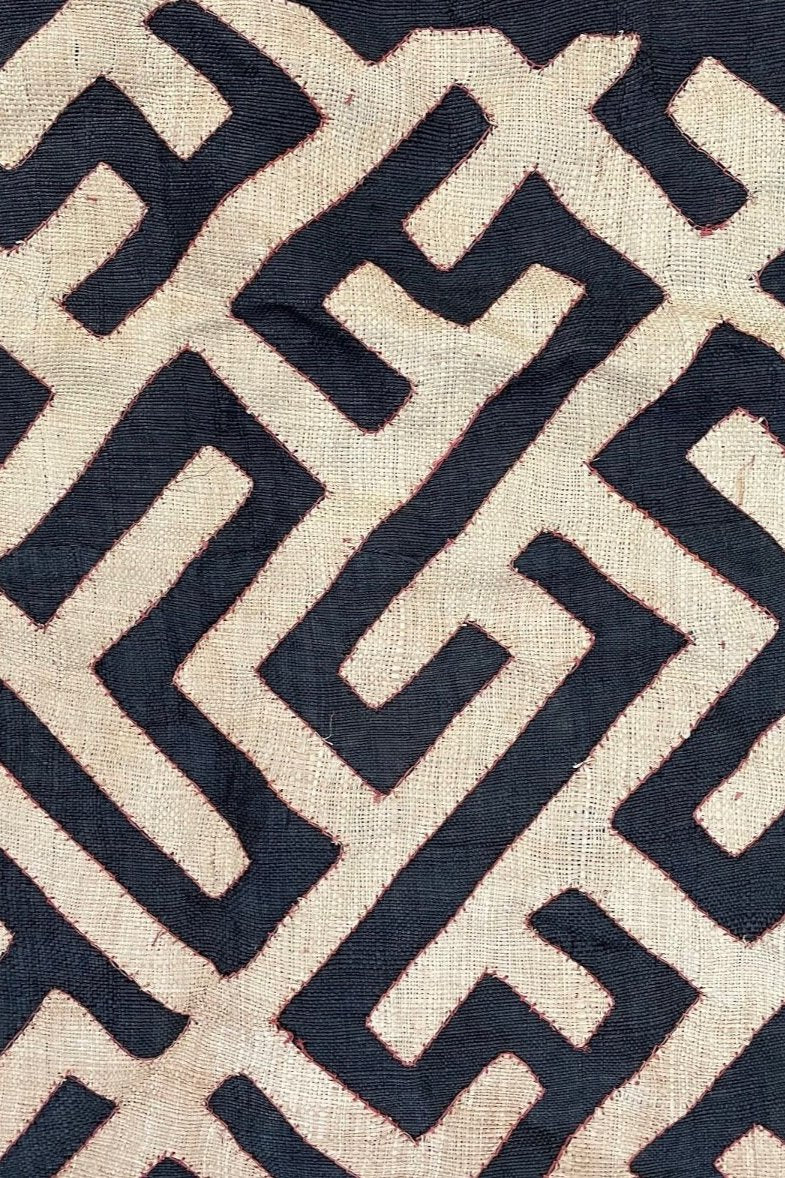 Kuba Black Beige Traditional Maze