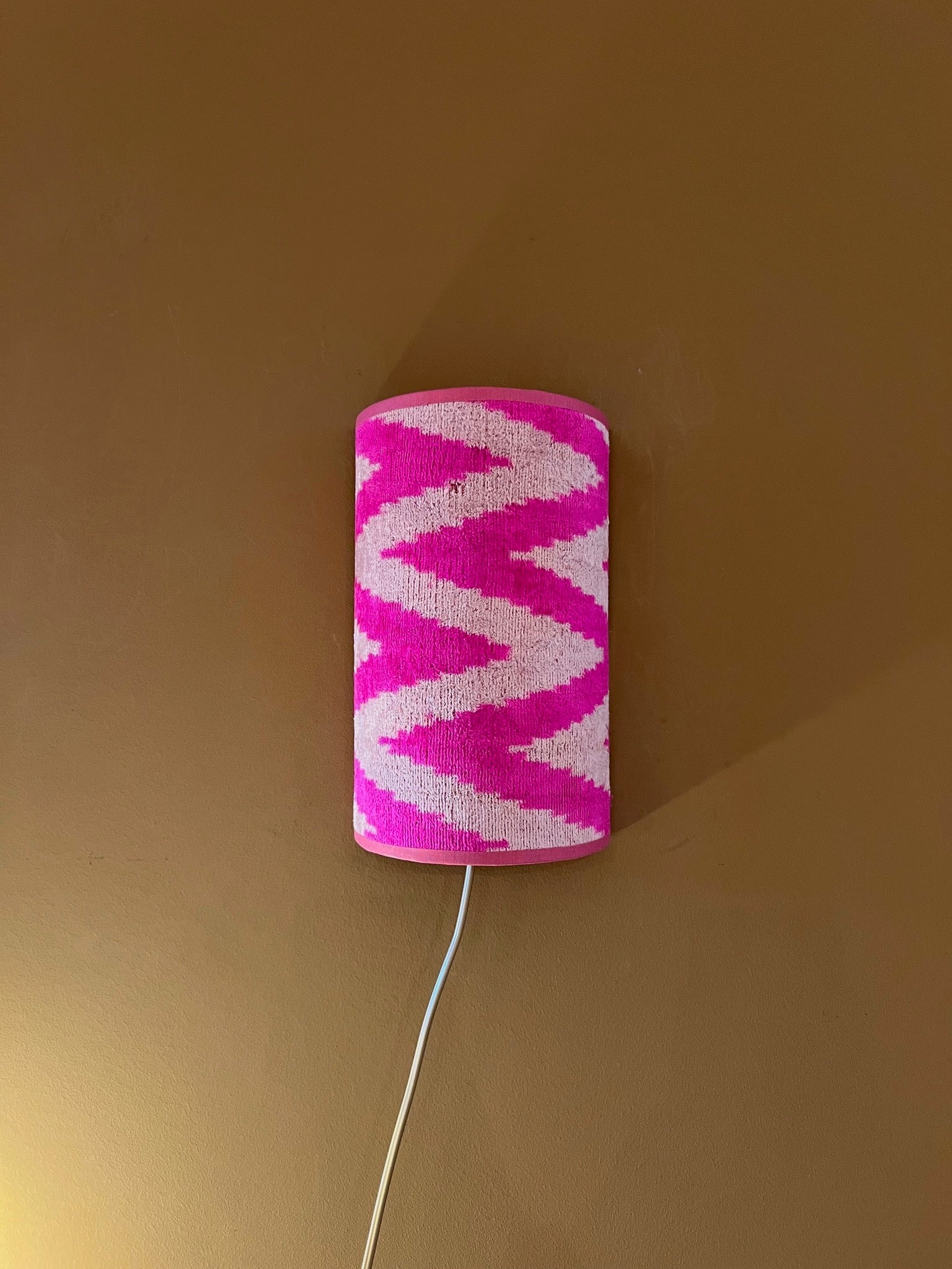 Velvet Neon Pink Zigzag | Wall Light