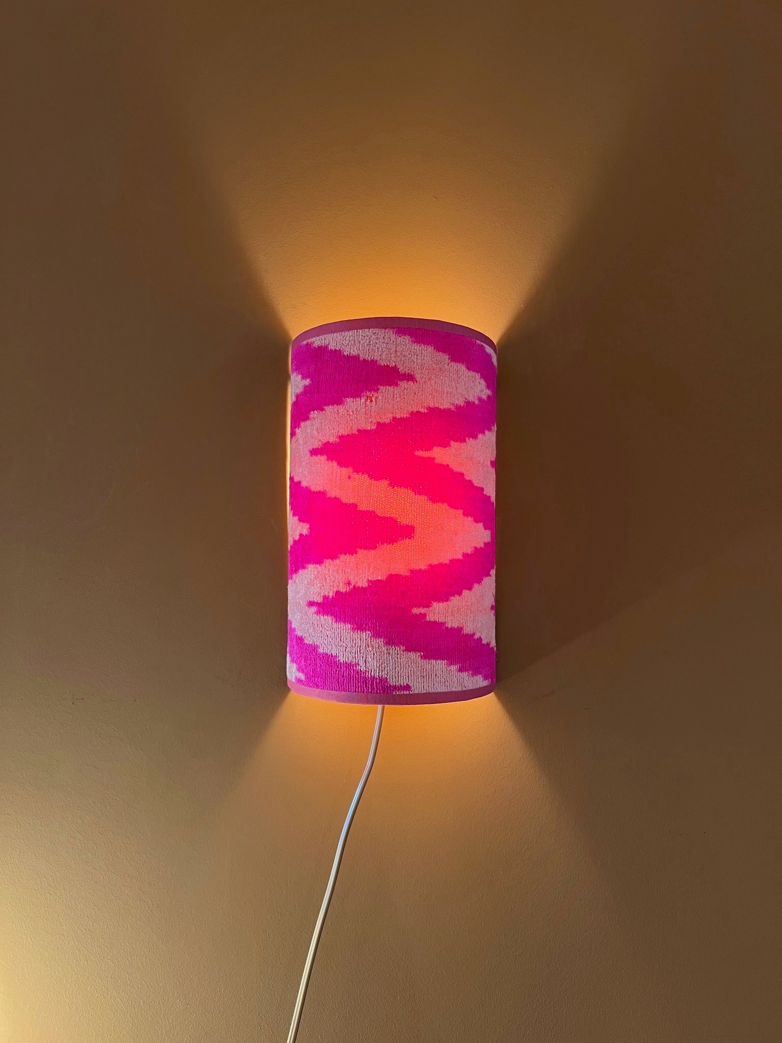 Velvet Neon Pink Zigzag | Wall Light